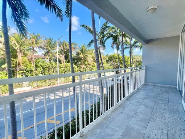 $3,700 | 7832 Collins Avenue, Unit 304, Miami Beach, FL 33141