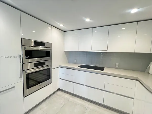 $3,700 | 7832 Collins Avenue, Unit 304, Miami Beach, FL 33141