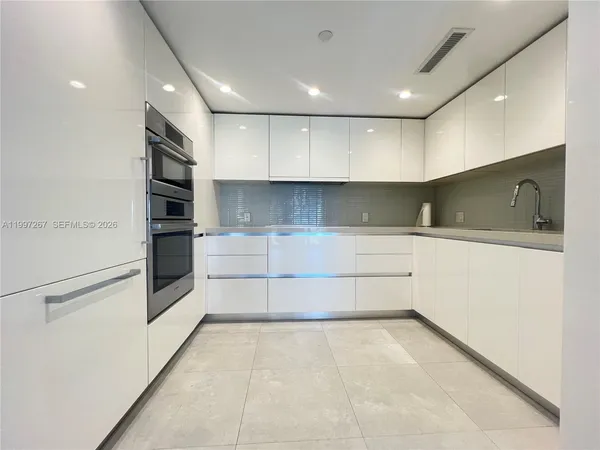 $3,700 | 7832 Collins Avenue, Unit 304, Miami Beach, FL 33141