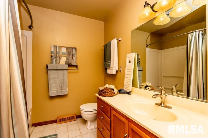 1604 Kern Road Washington, IL 61571 - Photo 25 of 42 Gallery Image 25