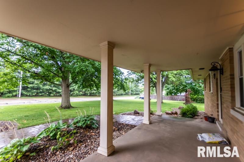 1604 Kern Road Washington, IL 61571 - Photo 3 of 42 Gallery Image 3