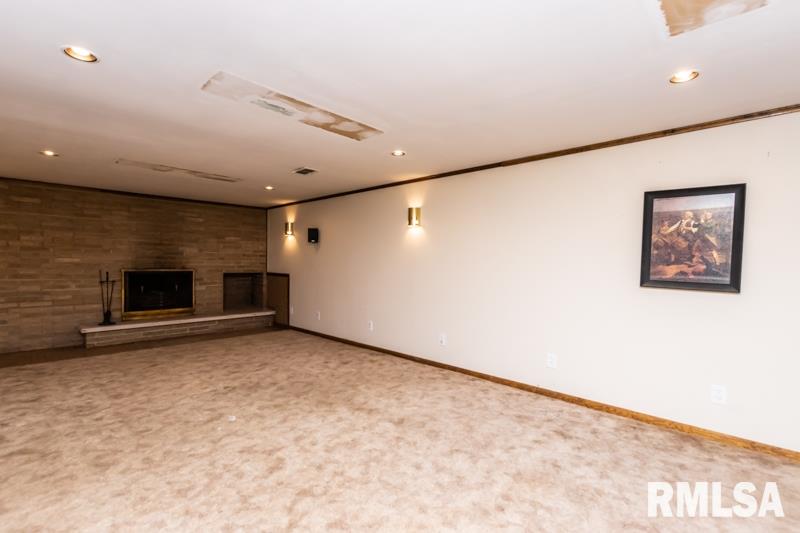 1604 Kern Road Washington, IL 61571 - Photo 35 of 42 Gallery Image 35