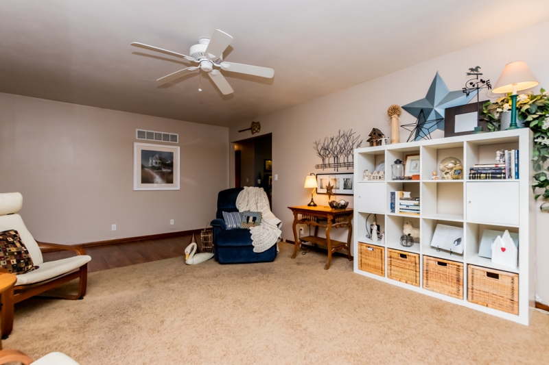 1604 Kern Road Washington, IL 61571 - Photo 8 of 42 Gallery Image 8