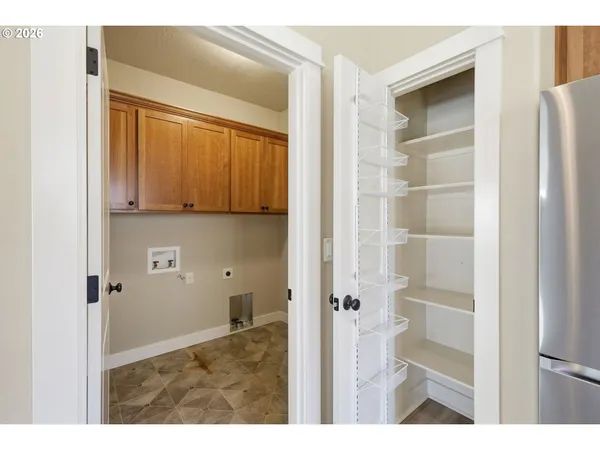 $499,900 | 956 Kaylee Avenue, Junction City, OR 97448