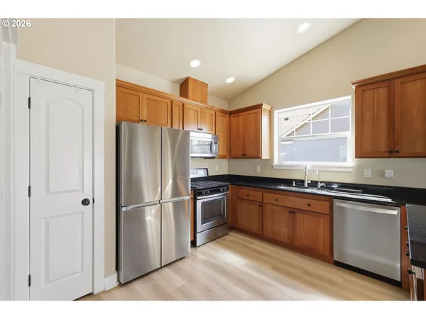 $499,900 | 956 Kaylee Avenue, Junction City, OR 97448