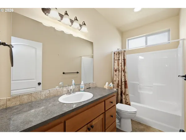 $499,900 | 956 Kaylee Avenue, Junction City, OR 97448