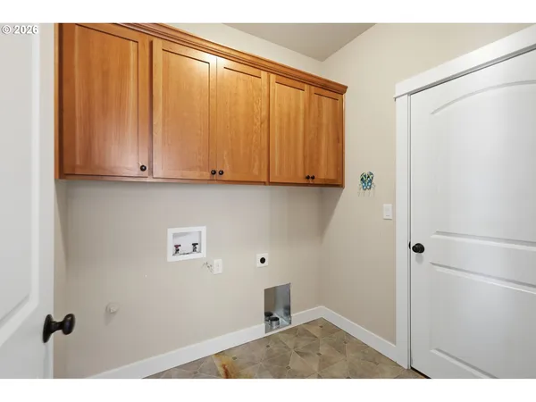 $499,900 | 956 Kaylee Avenue, Junction City, OR 97448