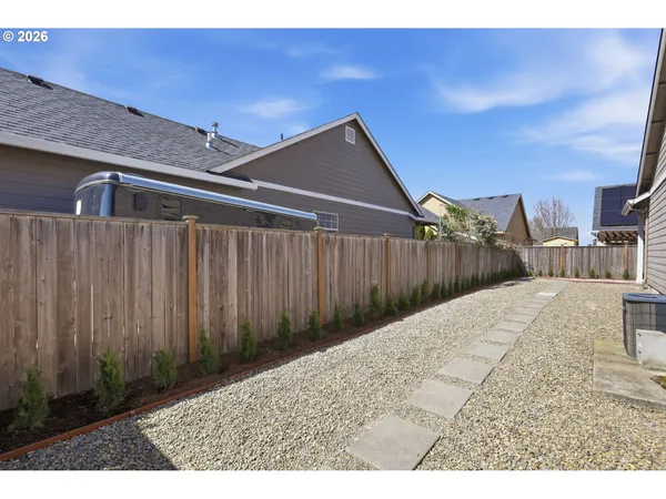 $499,900 | 956 Kaylee Avenue, Junction City, OR 97448