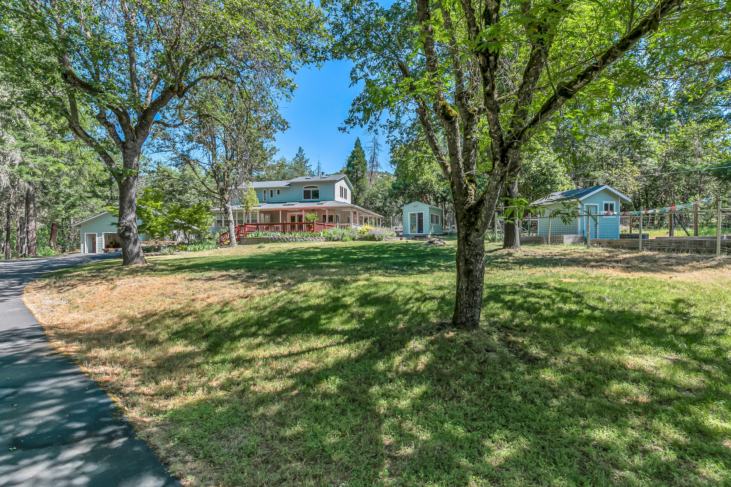 245 China Gulch Road Jacksonville, OR 97530 - Photo 3 of 65 9R9A3817