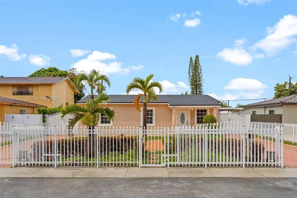 $500,000 | Sun-Tan Village, Hialeah, FL 33010