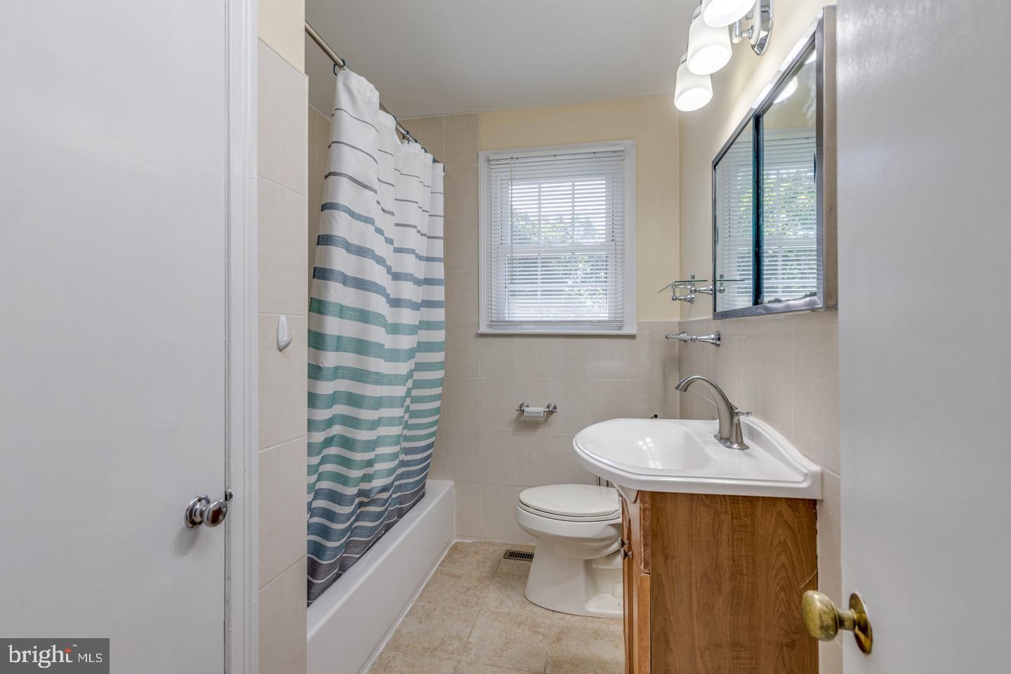 115 North Brookfield Road Cherry Hill, NJ 08034 - Photo 25 of 28 Full Bathroom, upper level