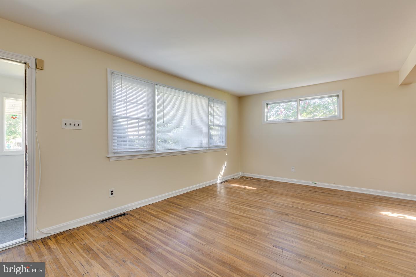 115 North Brookfield Road Cherry Hill, NJ 08034 - Photo 7 of 28 Living Room