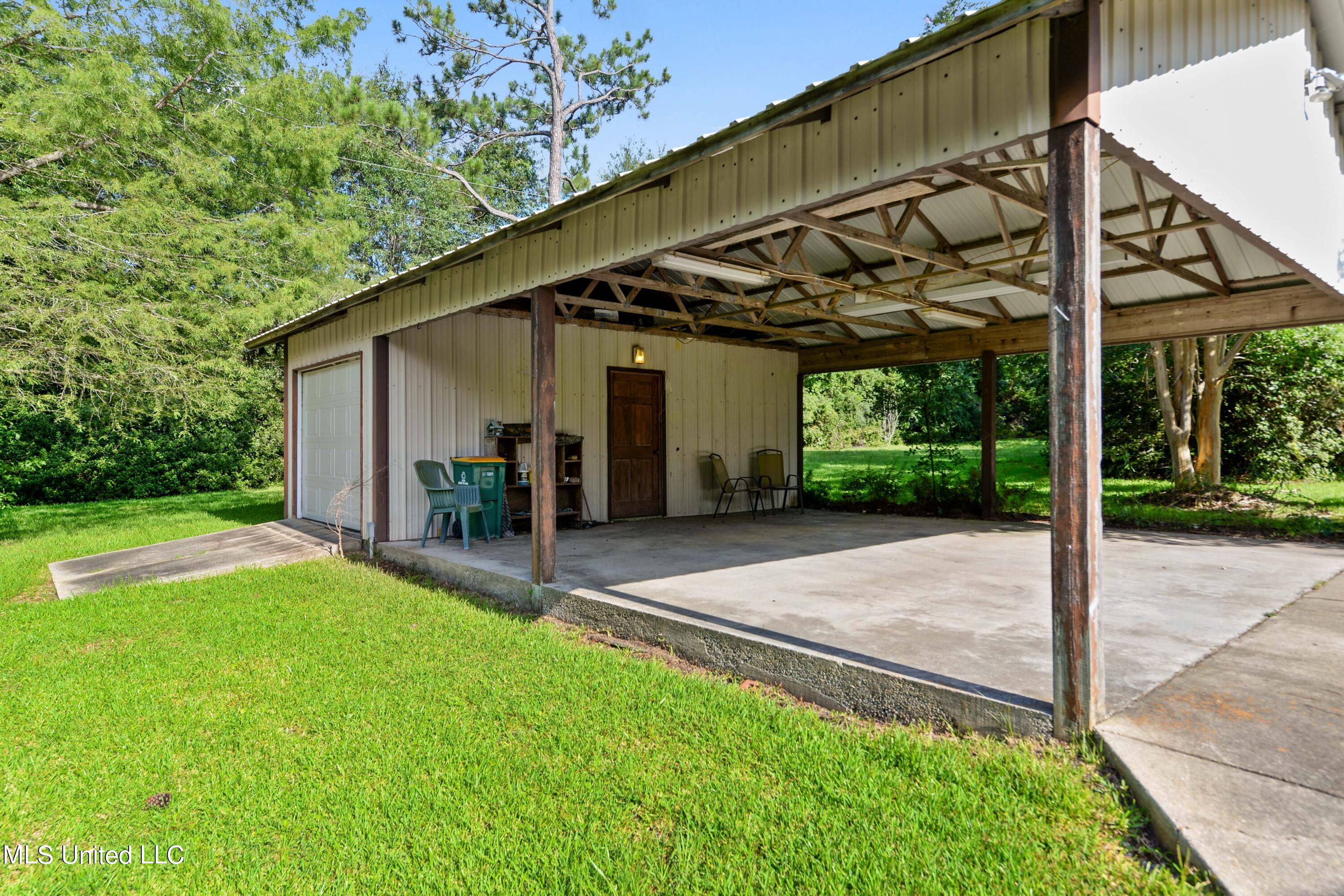 27377 West Dubuisson Road Pass Christian, MS 39571 - Photo 3 of 28 003