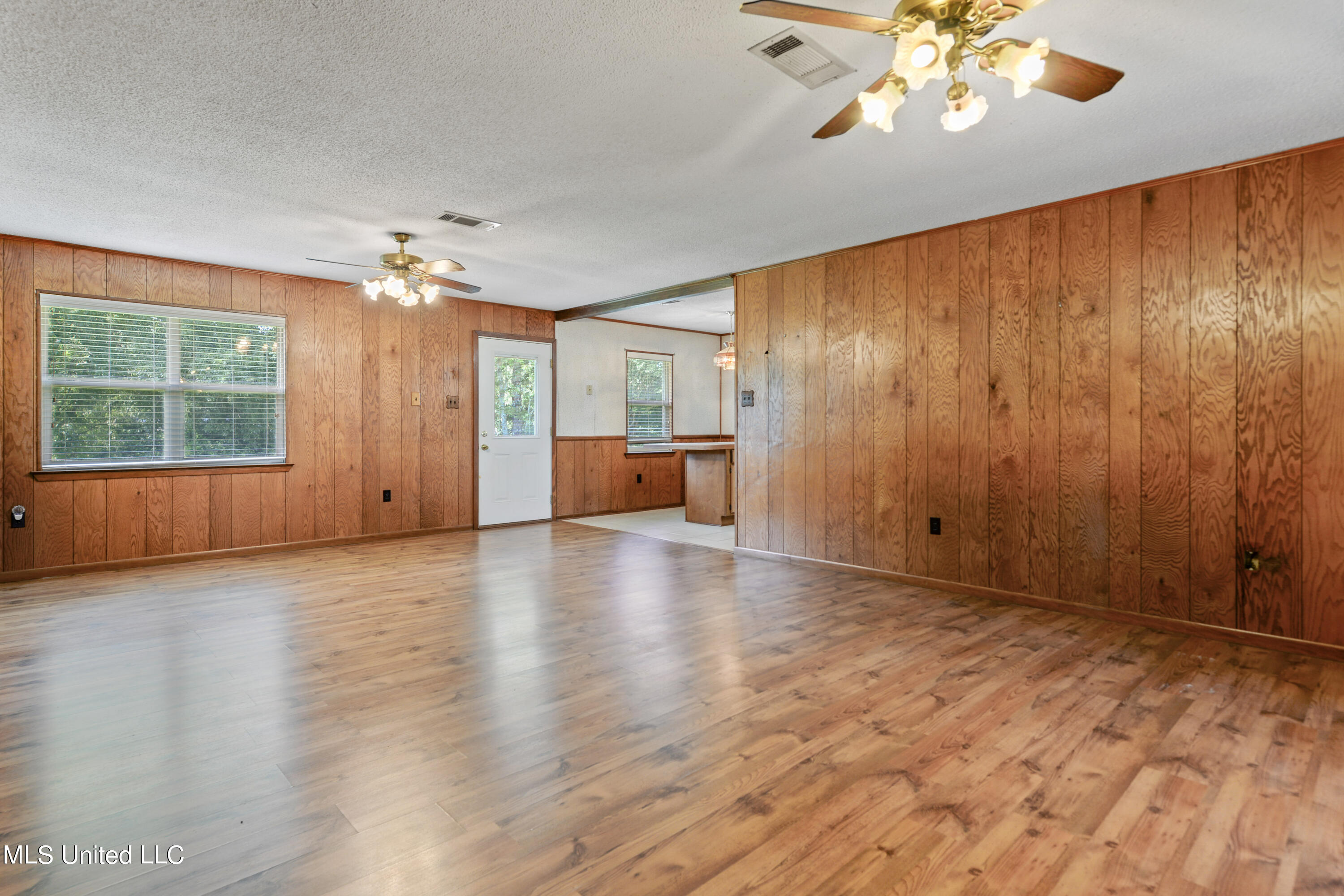 27377 West Dubuisson Road Pass Christian, MS 39571 - Photo 4 of 28 004