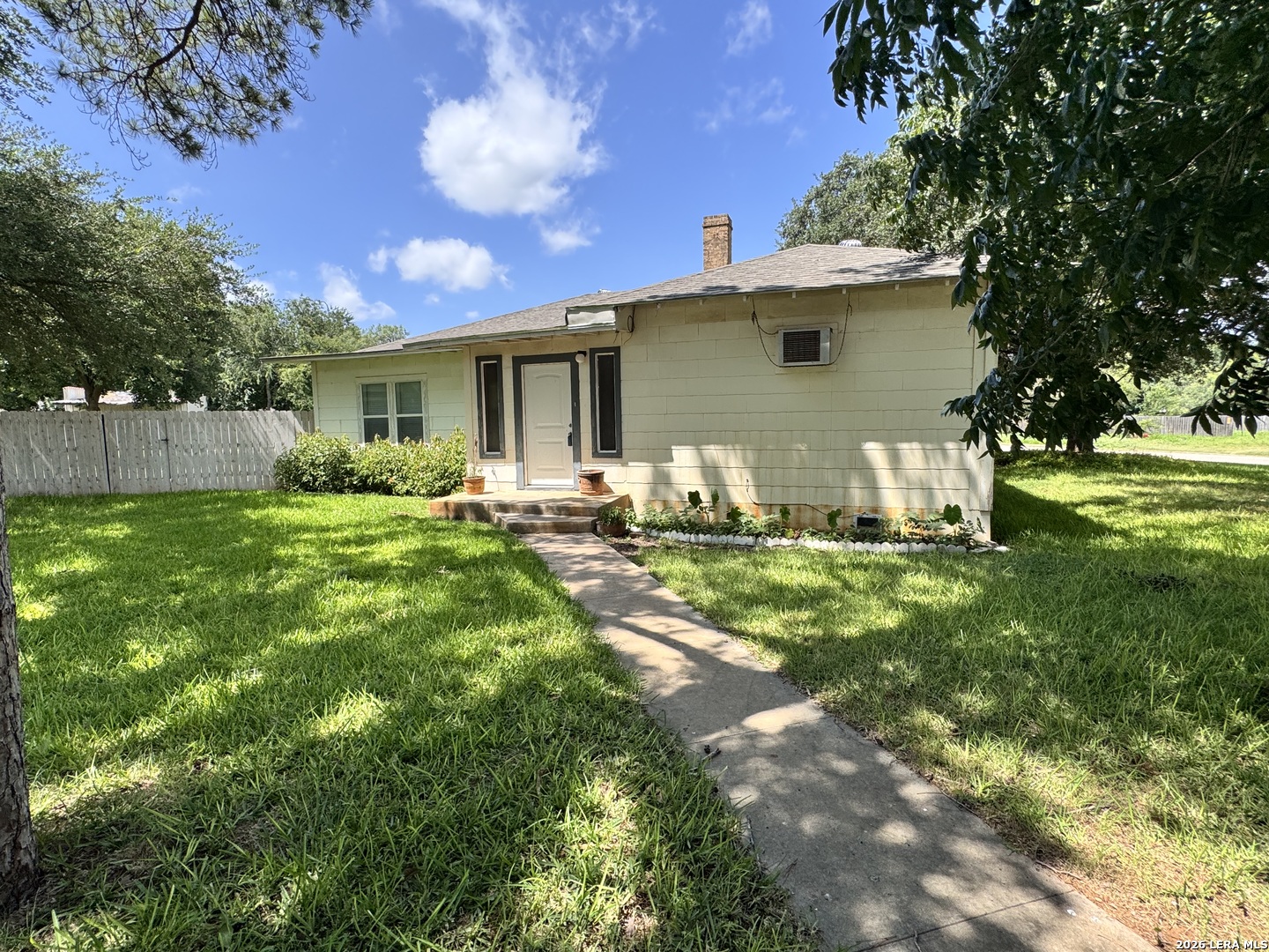 604 East Rio Grande Street Pearsall, TX 78061 - Photo 15 of 31