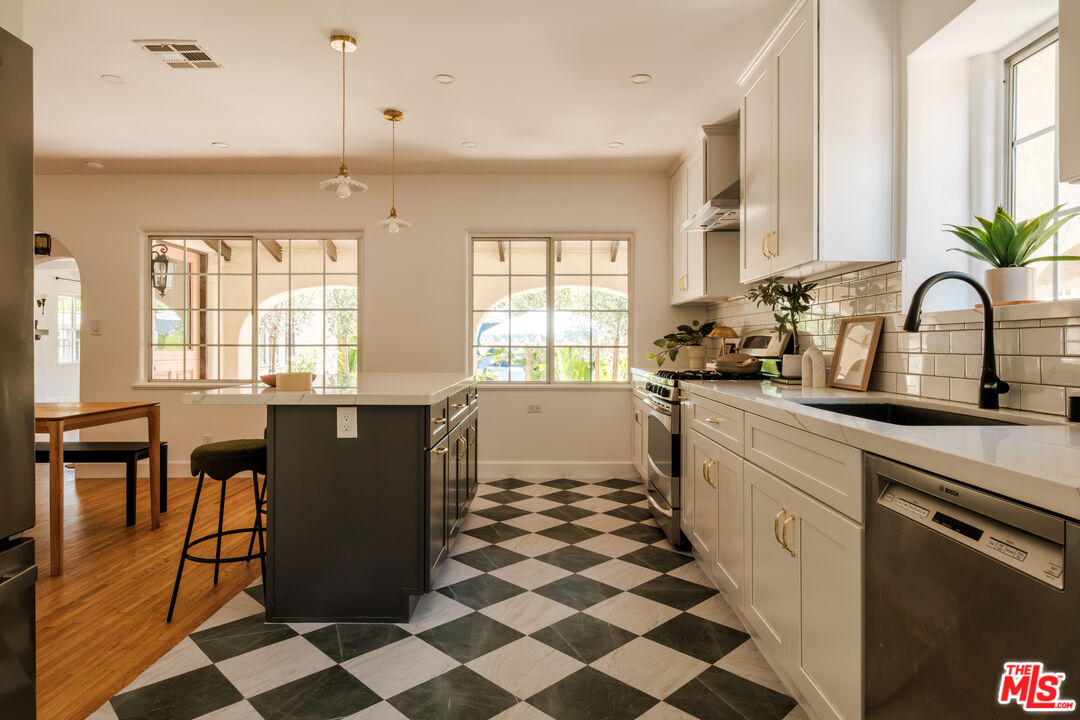 3739 Virginia Road Los Angeles, CA 90016 - Photo 13 of 72