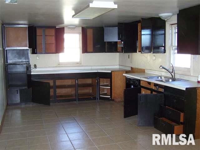 904 South Kickapoo Street Lincoln, IL 62656 - Photo 1 of 9 Gallery Image 1