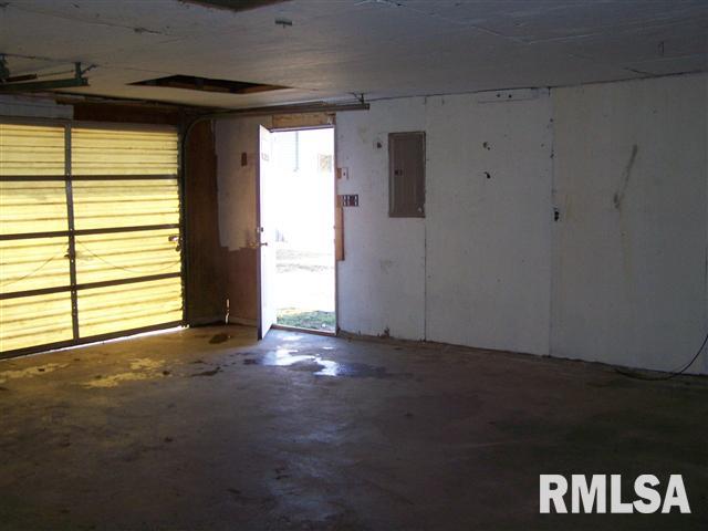 904 South Kickapoo Street Lincoln, IL 62656 - Photo 4 of 9 Gallery Image 4