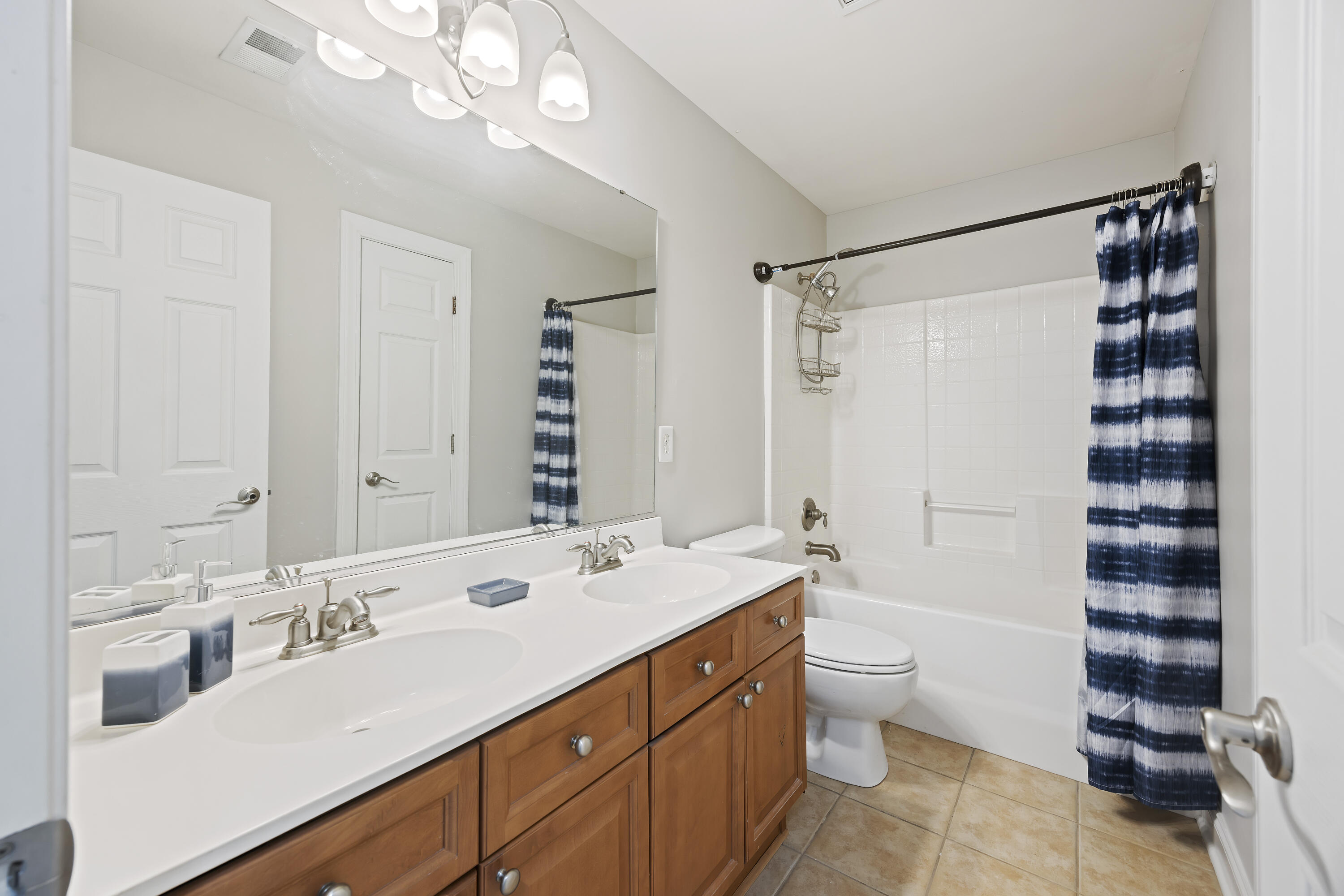 9019 Parlor Drive Ladson, SC 29456 - Photo 17 of 29 Shared Bath