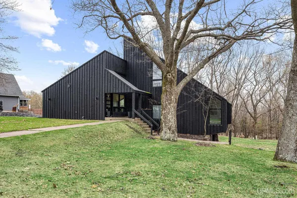 $855,000 | 1035 East E Street, Iron Mountain, MI 49801