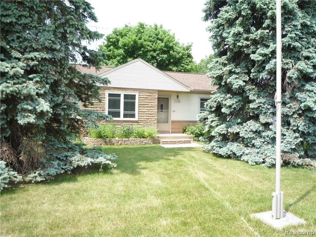 3098 York Road Rochester, MI 48309 - Photo 4 of 91 P1070984.JPG