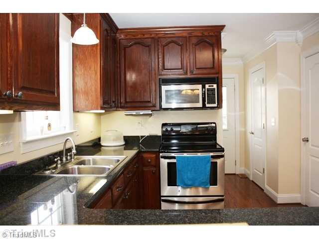 6909 Bowman Road Mebane, NC 27302 - Photo 4 of 16 Kitchen.
