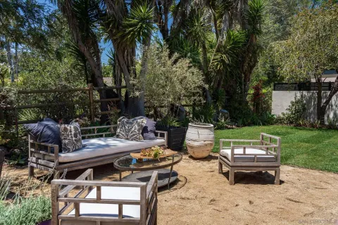 $2,395,000 | 16902 Via De Santa Fe, Unit 7, Rancho Santa Fe, CA 92091