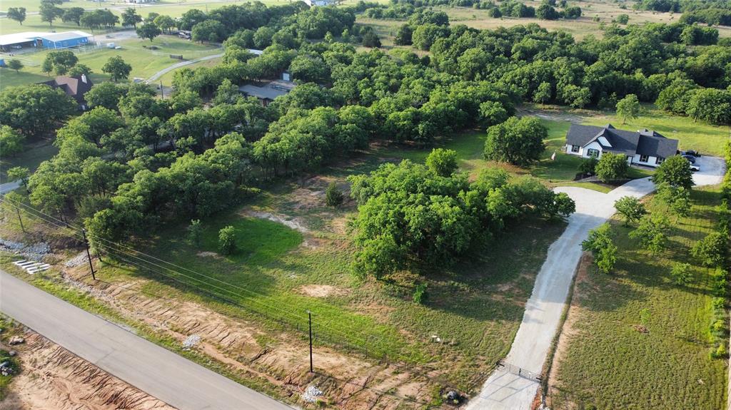 165 Rolling Bnd Road Alvord, TX 76225 - Photo 4 of 35