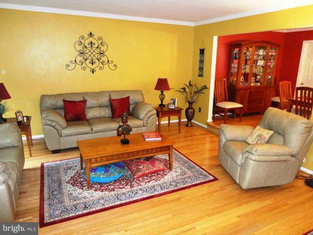 6822 Earthstar Court Springfield, VA 22152 - Photo 3 of 22 Living Room