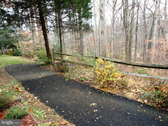 6822 Earthstar Court Springfield, VA 22152 - Photo 21 of 22 Easy Access to Community Walking Trail