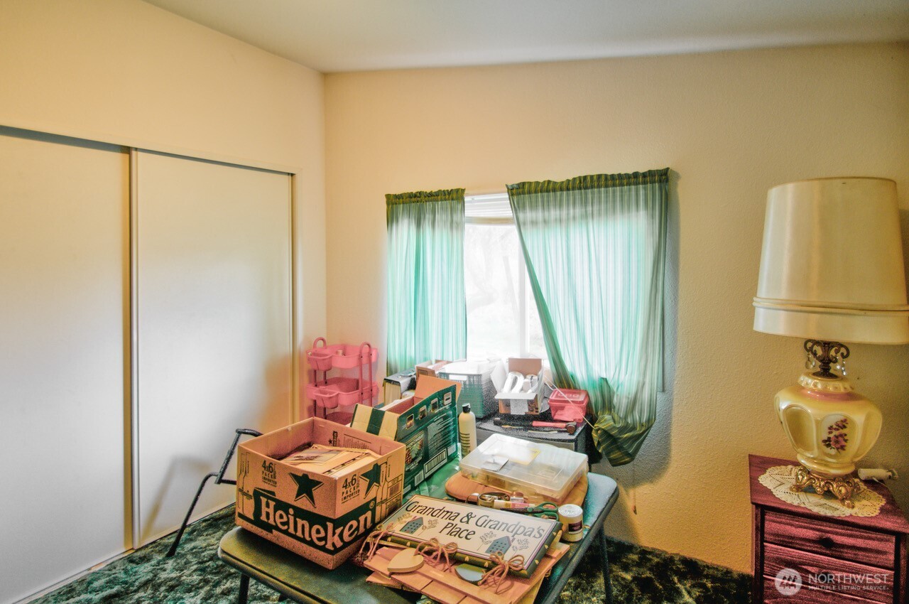 236 Tryon Road Onalaska, WA 98570 - Photo 15 of 40 a living room with furniture and a window