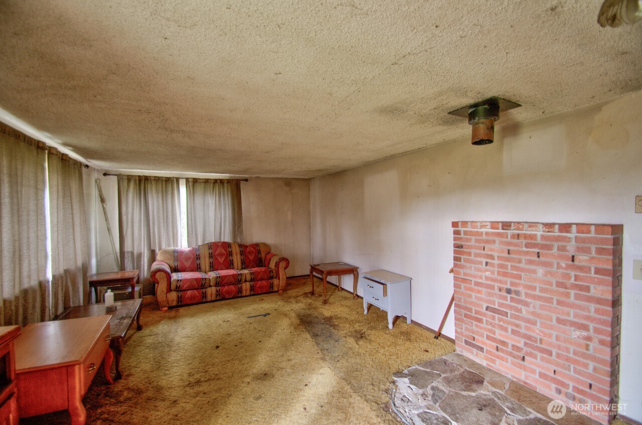 236 Tryon Road Onalaska, WA 98570 - Photo 25 of 40 a bedroom with a bed and a chair