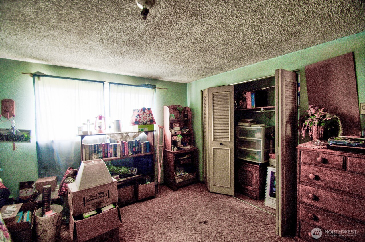 236 Tryon Road Onalaska, WA 98570 - Photo 28 of 40 a room with furniture and closet