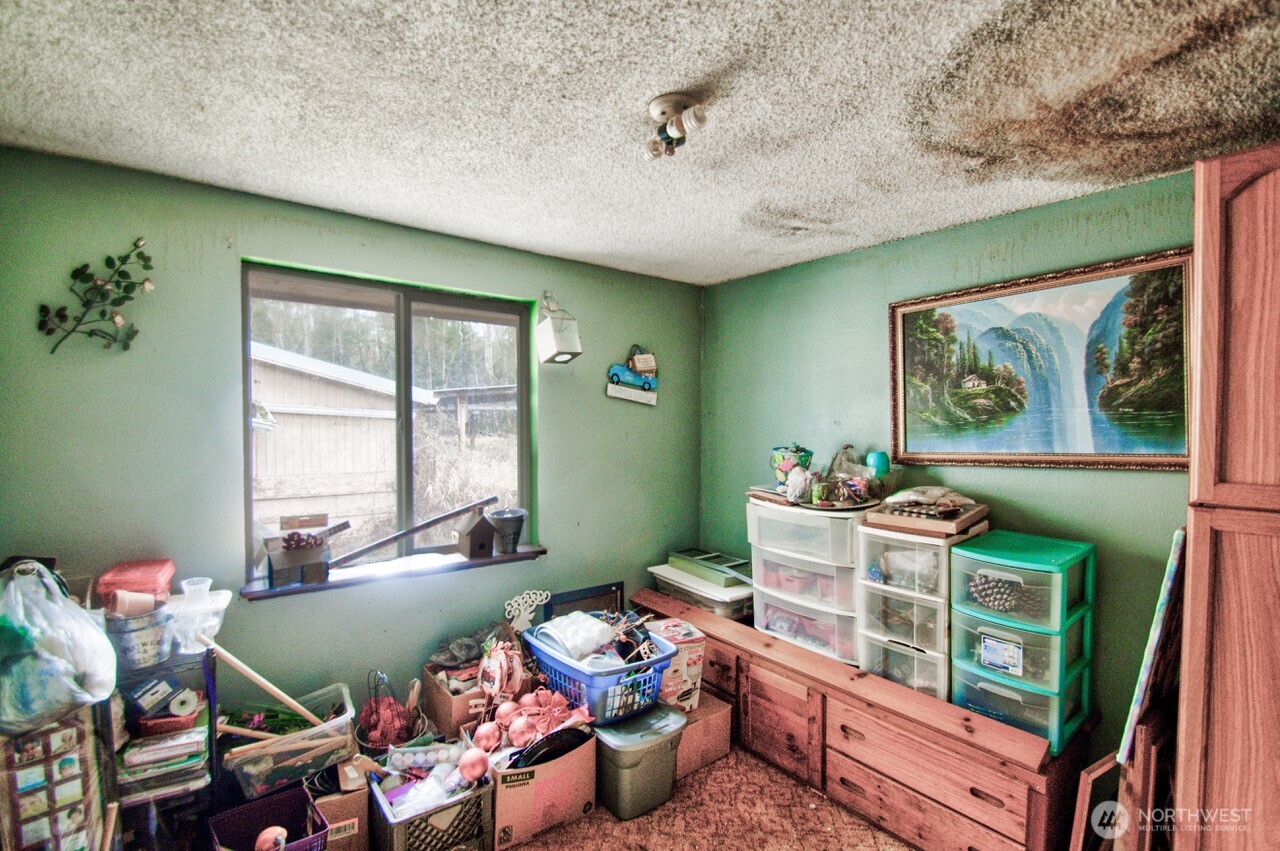 236 Tryon Road Onalaska, WA 98570 - Photo 29 of 40 a room with furniture toys and a large window