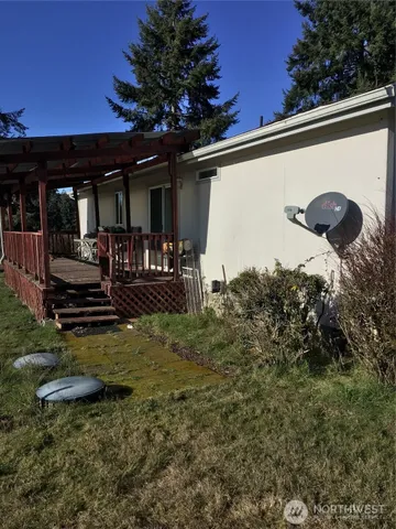 a view of a house with backyard and sitting area