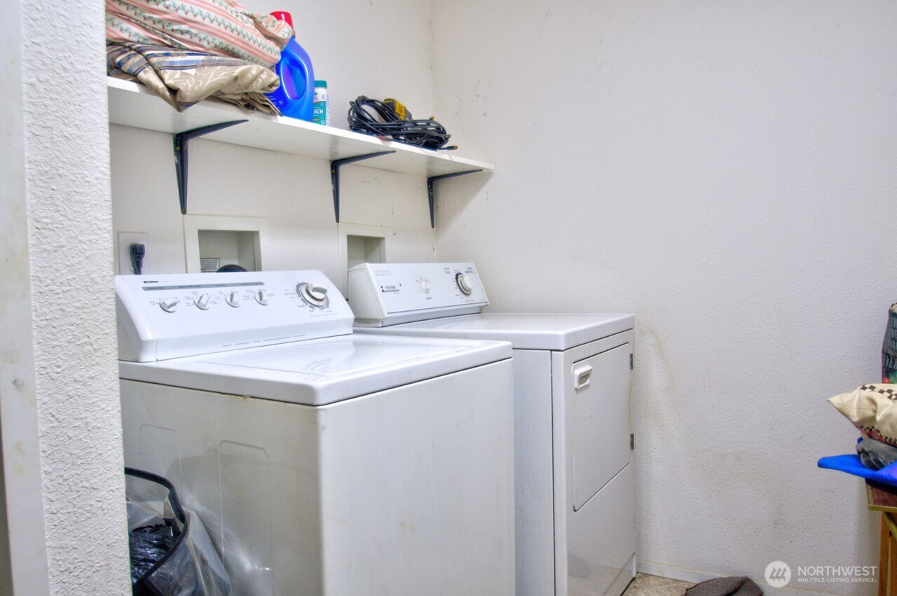 236 Tryon Road Onalaska, WA 98570 - Photo 10 of 40 a utility room with dryer and washer
