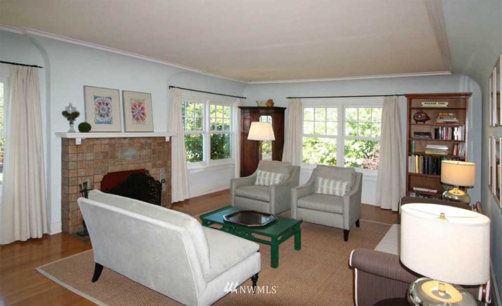 4102 Midvale Avenue North Seattle, WA 98103 - Photo 2 of 14 Gallery Image 2