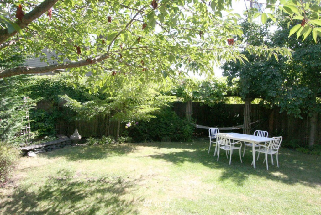4102 Midvale Avenue North Seattle, WA 98103 - Photo 14 of 14 Gallery Image 14