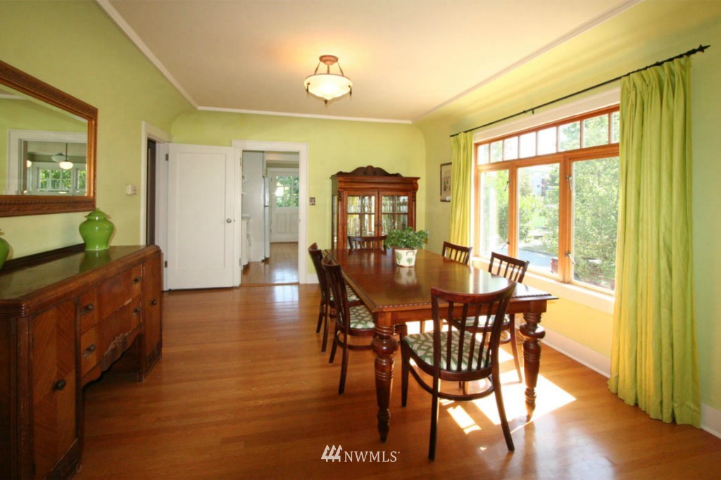 4102 Midvale Avenue North Seattle, WA 98103 - Photo 5 of 14 Gallery Image 5