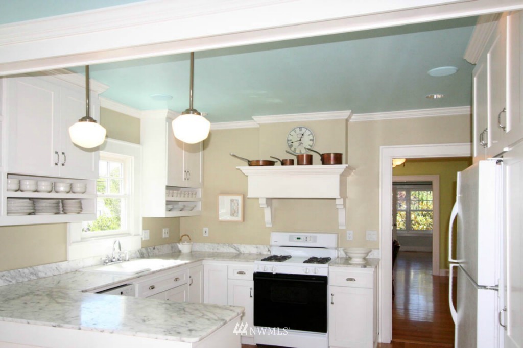 4102 Midvale Avenue North Seattle, WA 98103 - Photo 7 of 14 Gallery Image 7