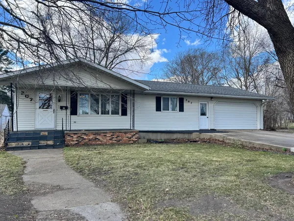 $184,500 | 207 Western Avenue, Madison, MN 56256
