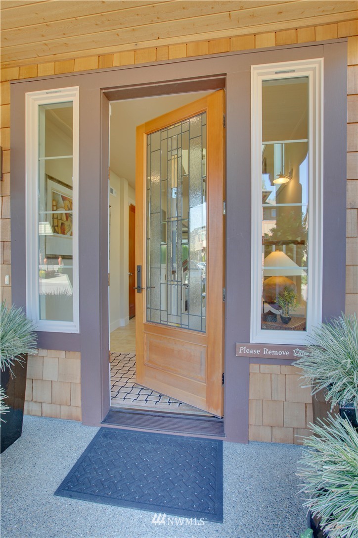 1223 North 42nd Place Renton, WA 98056 - Photo 2 of 25