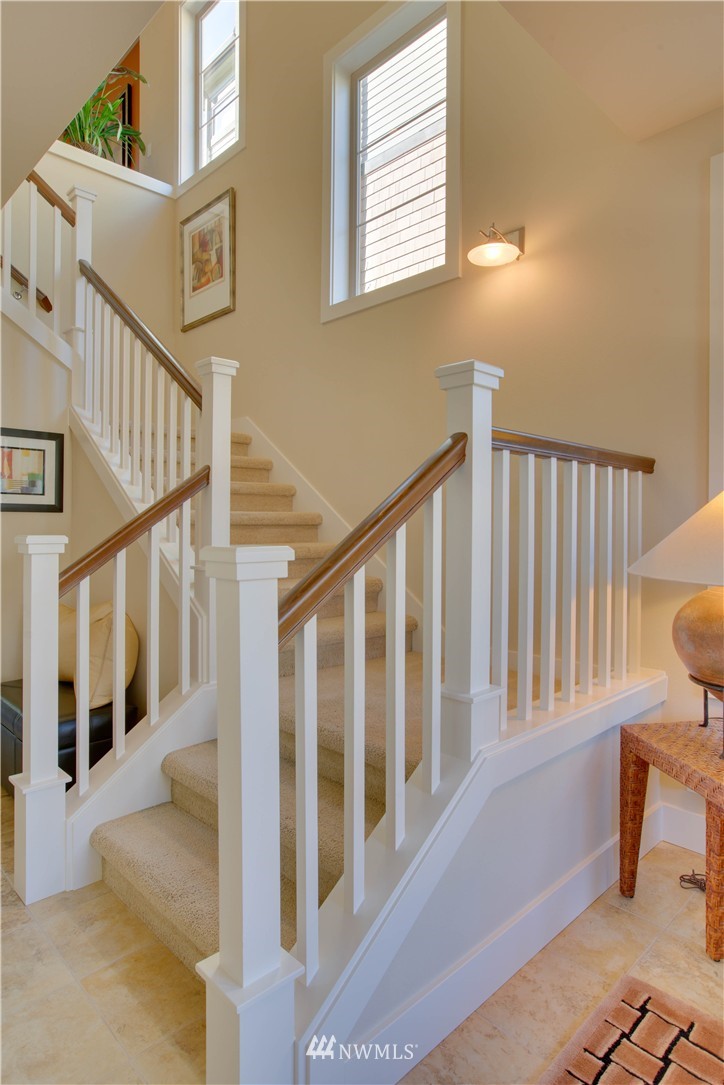 1223 North 42nd Place Renton, WA 98056 - Photo 3 of 25