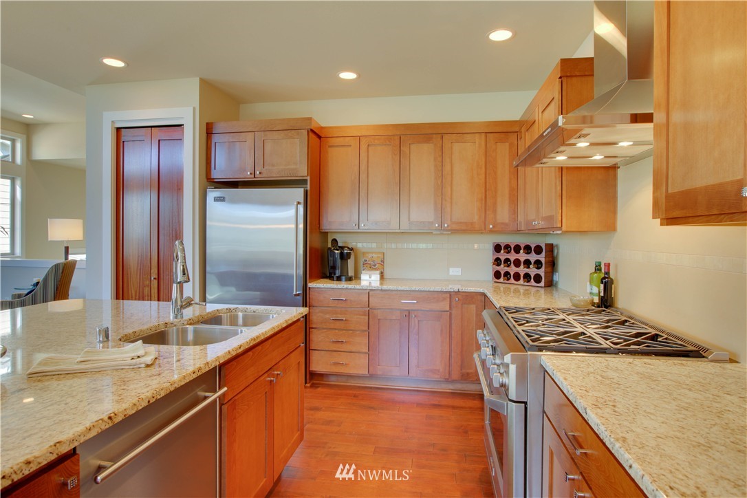 1223 North 42nd Place Renton, WA 98056 - Photo 9 of 25