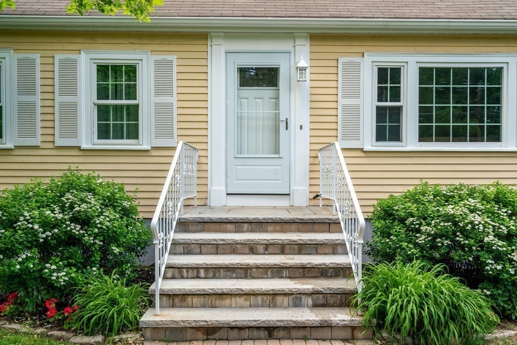 578 North Road Sudbury, MA 01776 - Photo 3 of 28 Gallery Image 3