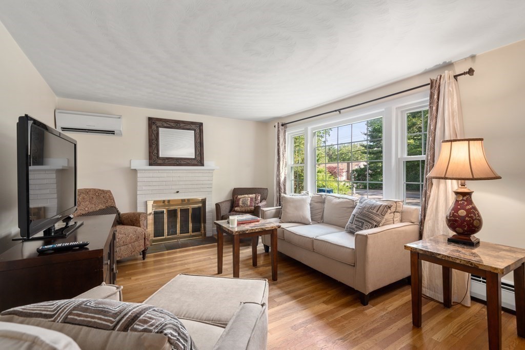 578 North Road Sudbury, MA 01776 - Photo 4 of 28 Gallery Image 4