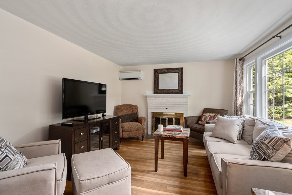 578 North Road Sudbury, MA 01776 - Photo 5 of 28 Gallery Image 5