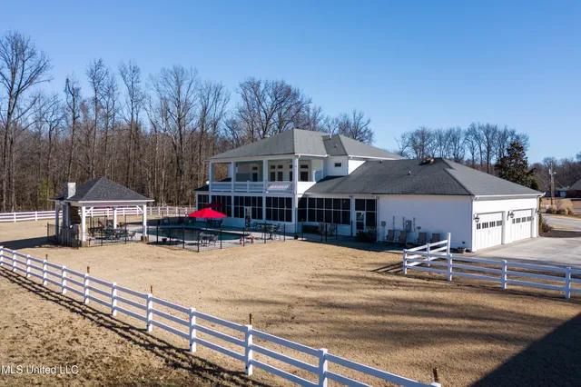 $1,100,000 | 4161 Misty Oaks Lane, Nesbit, MS 38651