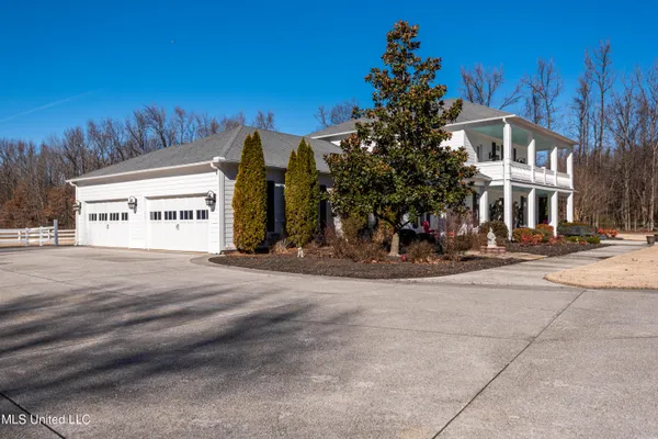 $1,100,000 | 4161 Misty Oaks Lane, Nesbit, MS 38651