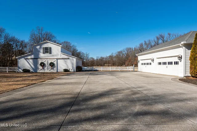 $1,100,000 | 4161 Misty Oaks Lane, Nesbit, MS 38651